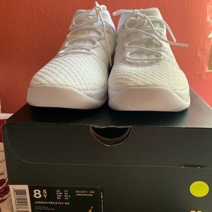 Jordan deca fly GG